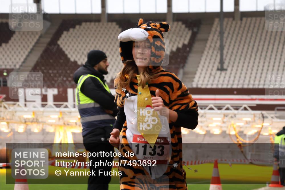 08.12.2024 - St. Pauli X-Mass-Run No. 14 Yannick Fuchs http://msf.ph/oto/7493692 08.12.2024 10:52:26 Ziel 559, 1133, 1756, 1785, 2304 meine-sportfotos.de