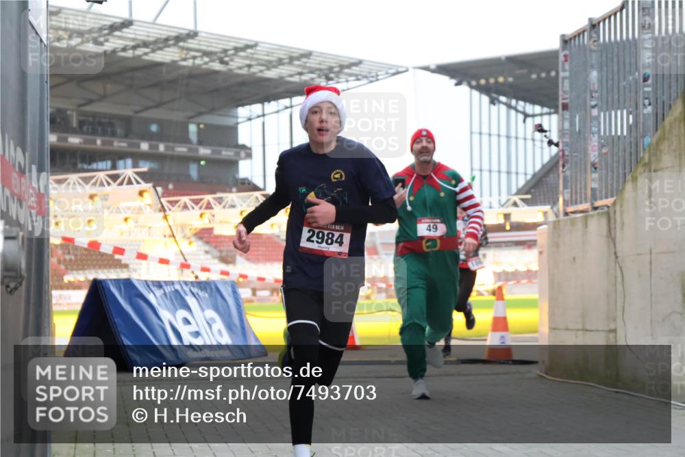 08.12.2024 - St. Pauli X-Mass-Run No. 14 H.Heesch http://msf.ph/oto/7493703 08.12.2024 09:58:45 Ziel 55, 802, 880, 1075, 1080, 1396, 1397, 2984, 3109, 49, 802, 832, 1864, 2428, 2984, 3109 meine-sportfotos.de
