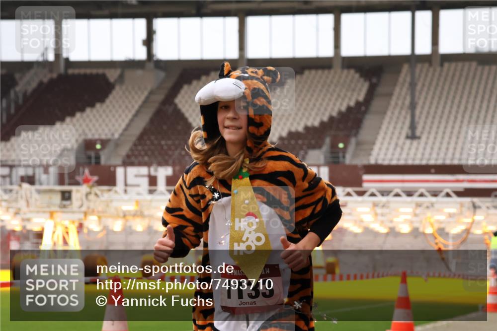 08.12.2024 - St. Pauli X-Mass-Run No. 14 Yannick Fuchs http://msf.ph/oto/7493710 08.12.2024 10:52:27 Ziel 559, 1133, 1756, 1785, 2304 meine-sportfotos.de