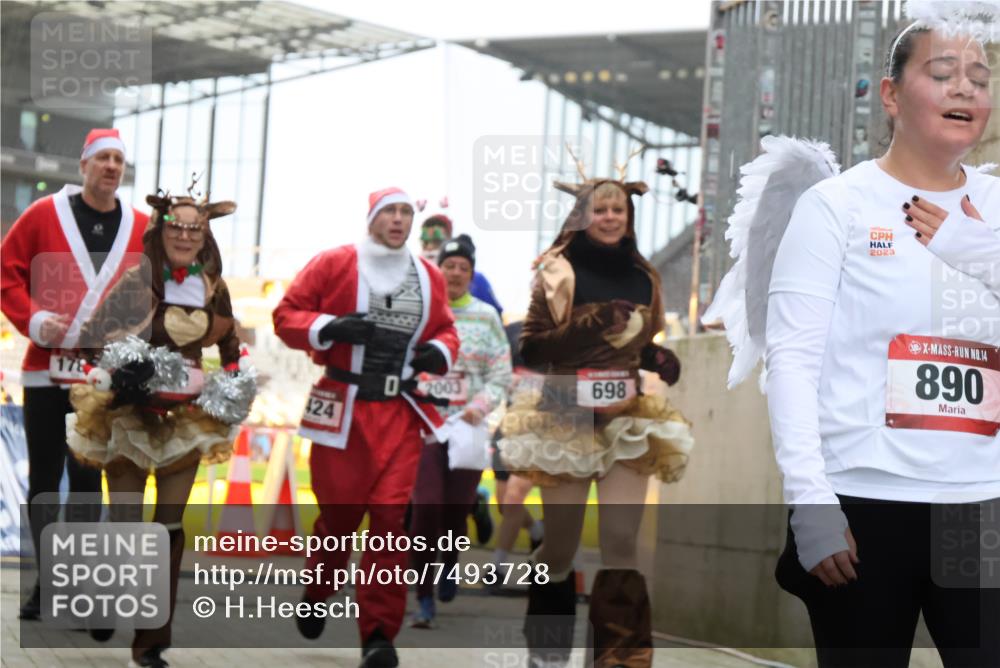 08.12.2024 - St. Pauli X-Mass-Run No. 14 H.Heesch http://msf.ph/oto/7493728 08.12.2024 10:06:57 Ziel 78, 529, 885, 3257, 3259, 621, 698, 795, 885, 890, 1424, 1786, 2003, 2751, 2755 meine-sportfotos.de