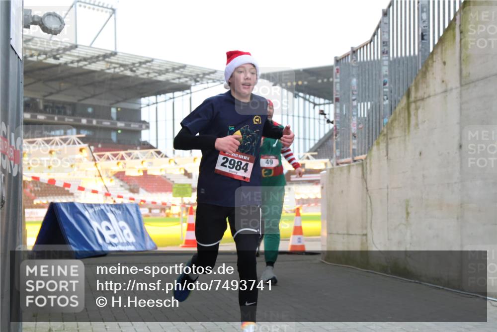 08.12.2024 - St. Pauli X-Mass-Run No. 14 H.Heesch http://msf.ph/oto/7493741 08.12.2024 09:58:46 Ziel 55, 802, 880, 1075, 1080, 1396, 1397, 2984, 3109, 49, 832, 1864, 2428, 2984 meine-sportfotos.de