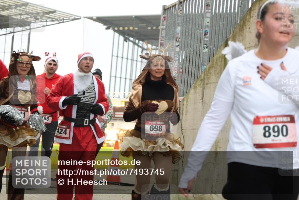 08.12.2024 - St. Pauli X-Mass-Run No. 14 H.Heesch http://msf.ph/oto/7493745 08.12.2024 10:06:58 Ziel 78, 529, 885, 890, 3257, 3259, 621, 698, 795, 885, 890, 1424, 1786, 2003, 2751, 2755 meine-sportfotos.de