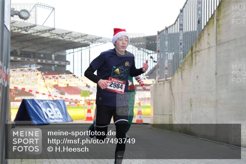 08.12.2024 - St. Pauli X-Mass-Run No. 14 H.Heesch http://msf.ph/oto/7493749 08.12.2024 09:58:46 Ziel 55, 802, 880, 1075, 1080, 1396, 1397, 2984, 3109, 49, 832, 1864, 2428, 2984 meine-sportfotos.de