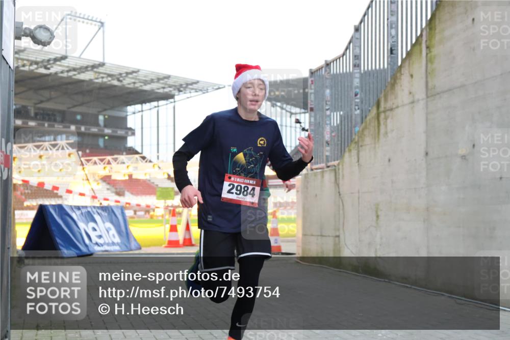 08.12.2024 - St. Pauli X-Mass-Run No. 14 H.Heesch http://msf.ph/oto/7493754 08.12.2024 09:58:46 Ziel 55, 802, 880, 1075, 1080, 1396, 1397, 2984, 3109, 49, 832, 1864, 2428, 2984 meine-sportfotos.de