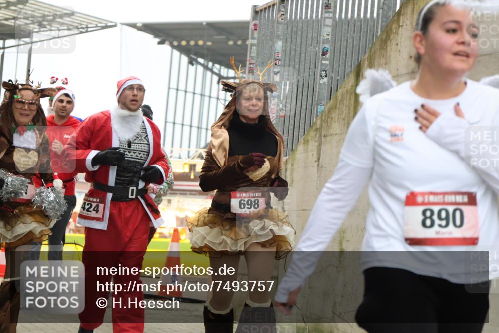08.12.2024 - St. Pauli X-Mass-Run No. 14 H.Heesch http://msf.ph/oto/7493757 08.12.2024 10:06:58 Ziel 78, 529, 885, 890, 3257, 3259, 621, 698, 795, 885, 890, 1424, 1786, 2003, 2751, 2755 meine-sportfotos.de