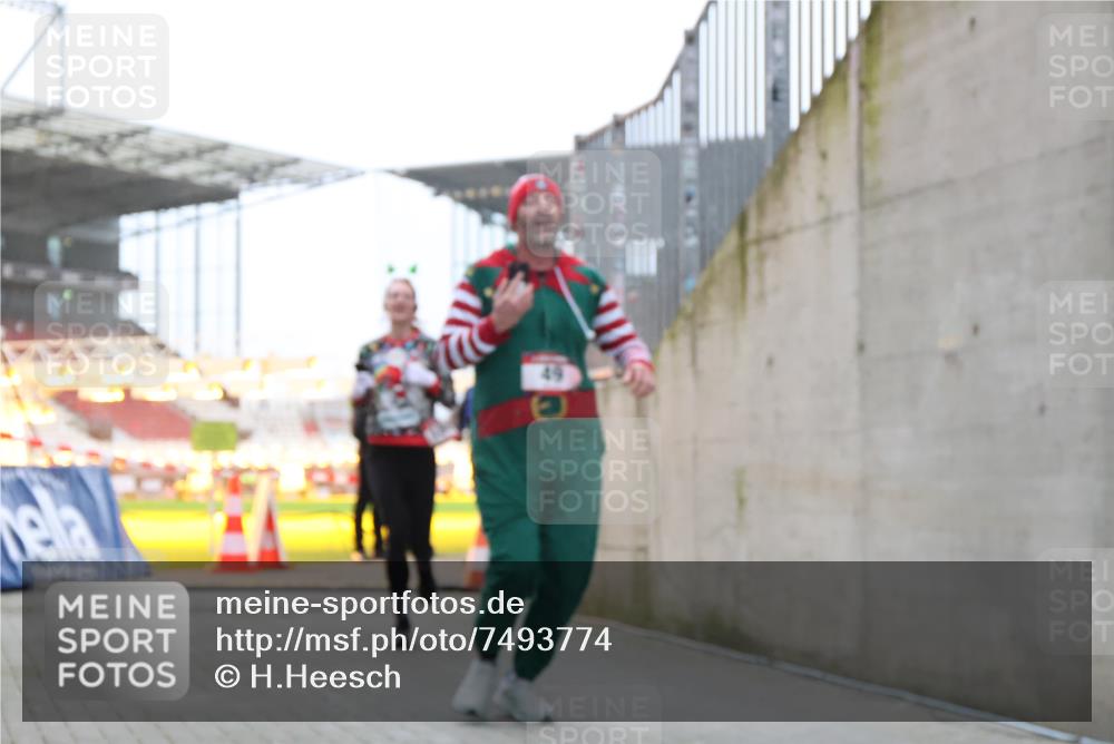 08.12.2024 - St. Pauli X-Mass-Run No. 14 H.Heesch http://msf.ph/oto/7493774 08.12.2024 09:58:47 Ziel 55, 802, 880, 1075, 1080, 2984, 3109, 49, 832, 1864, 2428, 2984 meine-sportfotos.de