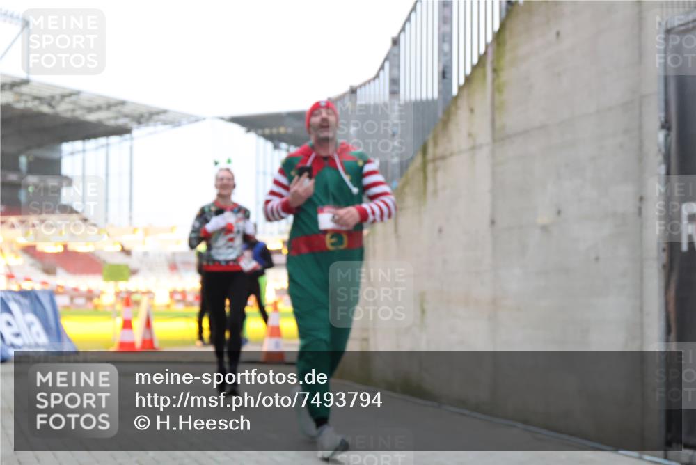 08.12.2024 - St. Pauli X-Mass-Run No. 14 H.Heesch http://msf.ph/oto/7493794 08.12.2024 09:58:47 Ziel 55, 802, 880, 1075, 1080, 2984, 3109, 49, 832, 1864, 2428, 2984 meine-sportfotos.de