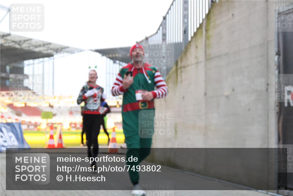 08.12.2024 - St. Pauli X-Mass-Run No. 14 H.Heesch http://msf.ph/oto/7493802 08.12.2024 09:58:47 Ziel 55, 802, 880, 1075, 1080, 2984, 3109, 49, 832, 1864, 2428, 2984 meine-sportfotos.de