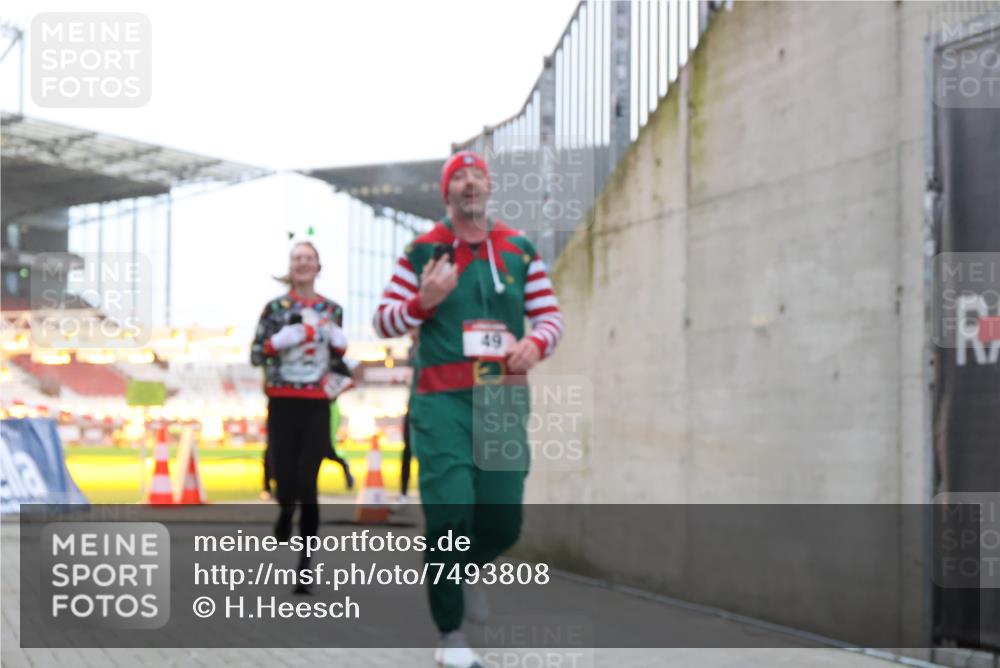 08.12.2024 - St. Pauli X-Mass-Run No. 14 H.Heesch http://msf.ph/oto/7493808 08.12.2024 09:58:47 Ziel 55, 802, 880, 1075, 1080, 2984, 3109, 49, 832, 1864, 2428, 2984 meine-sportfotos.de