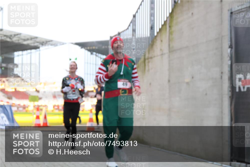 08.12.2024 - St. Pauli X-Mass-Run No. 14 H.Heesch http://msf.ph/oto/7493813 08.12.2024 09:58:47 Ziel 55, 802, 880, 1075, 1080, 2984, 3109, 49, 832, 1864, 2428, 2984 meine-sportfotos.de