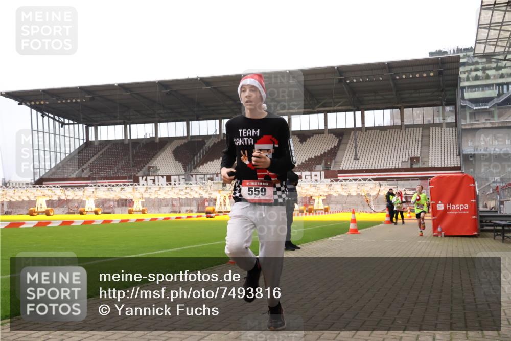 08.12.2024 - St. Pauli X-Mass-Run No. 14 Yannick Fuchs http://msf.ph/oto/7493816 08.12.2024 10:52:33 Ziel 559, 1133, 2304 meine-sportfotos.de