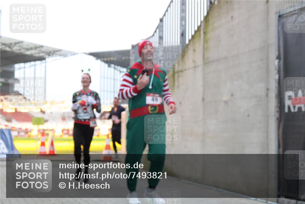 08.12.2024 - St. Pauli X-Mass-Run No. 14 H.Heesch http://msf.ph/oto/7493821 08.12.2024 09:58:47 Ziel 55, 802, 880, 1075, 1080, 2984, 3109, 49, 832, 1864, 2428, 2984 meine-sportfotos.de