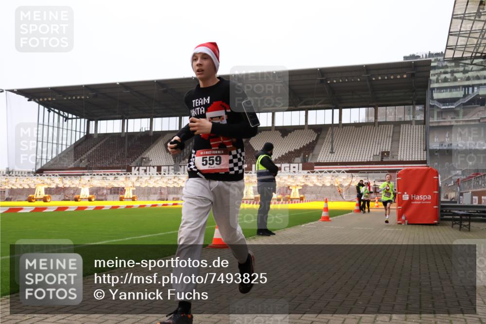 08.12.2024 - St. Pauli X-Mass-Run No. 14 Yannick Fuchs http://msf.ph/oto/7493825 08.12.2024 10:52:33 Ziel 559, 1133, 2304 meine-sportfotos.de