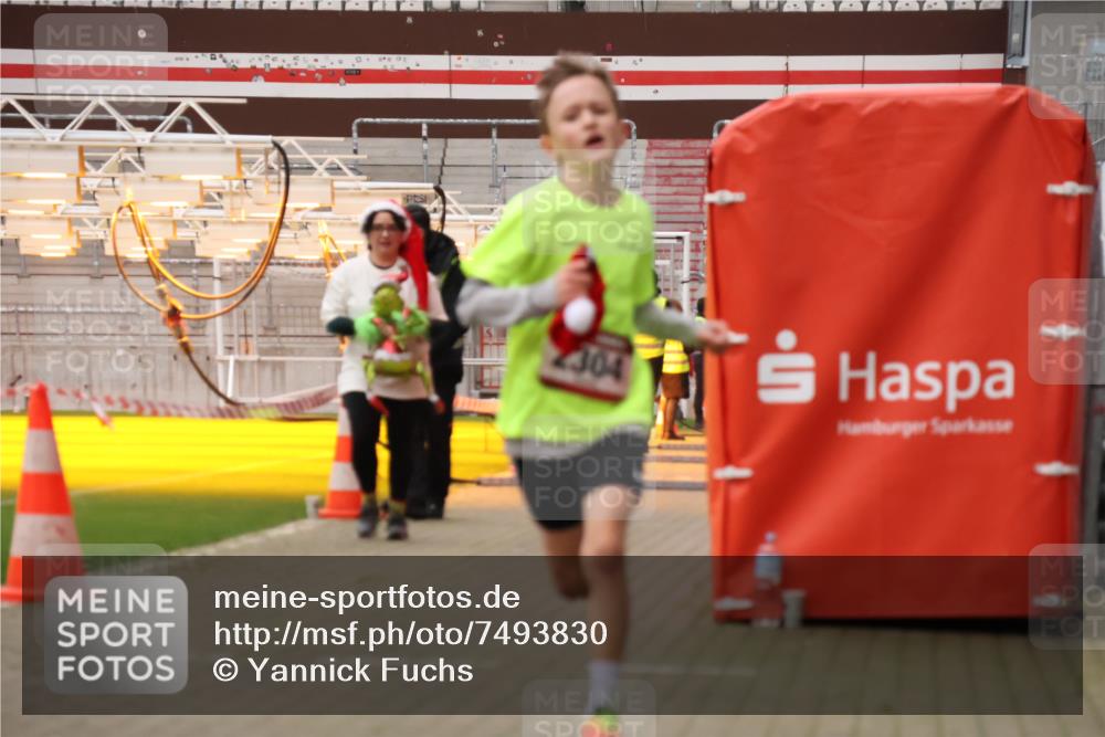 08.12.2024 - St. Pauli X-Mass-Run No. 14 Yannick Fuchs http://msf.ph/oto/7493830 08.12.2024 10:52:34 Ziel 559, 1133, 2304 meine-sportfotos.de