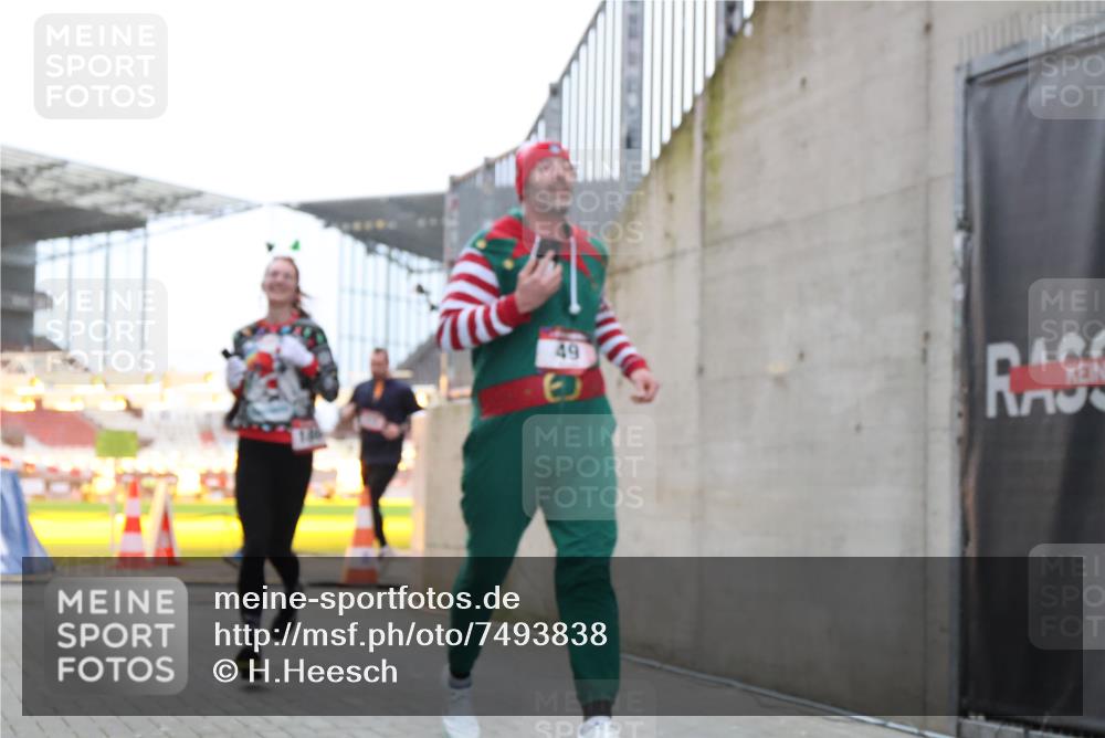 08.12.2024 - St. Pauli X-Mass-Run No. 14 H.Heesch http://msf.ph/oto/7493838 08.12.2024 09:58:47 Ziel 55, 802, 880, 1075, 1080, 2984, 3109, 49, 832, 1864, 2428, 2984 meine-sportfotos.de