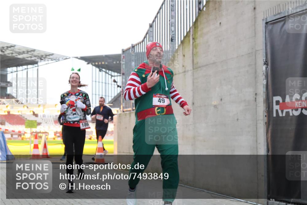 08.12.2024 - St. Pauli X-Mass-Run No. 14 H.Heesch http://msf.ph/oto/7493849 08.12.2024 09:58:47 Ziel 55, 802, 880, 1075, 1080, 2984, 3109, 49, 832, 1864, 2428, 2984 meine-sportfotos.de