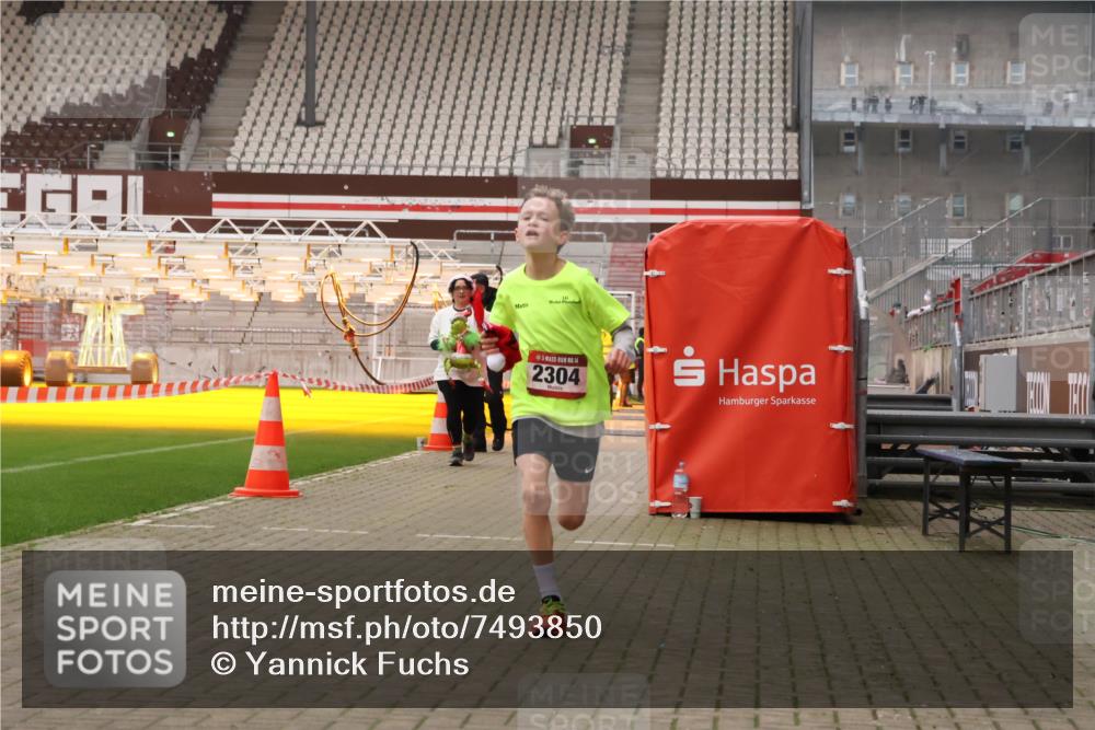 08.12.2024 - St. Pauli X-Mass-Run No. 14 Yannick Fuchs http://msf.ph/oto/7493850 08.12.2024 10:52:34 Ziel 559, 1133, 2304 meine-sportfotos.de