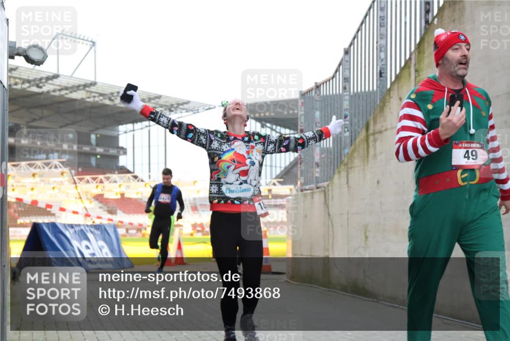 08.12.2024 - St. Pauli X-Mass-Run No. 14 H.Heesch http://msf.ph/oto/7493868 08.12.2024 09:58:48 Ziel 55, 802, 880, 1075, 1080, 2984, 3109, 49, 832, 1864, 2428 meine-sportfotos.de