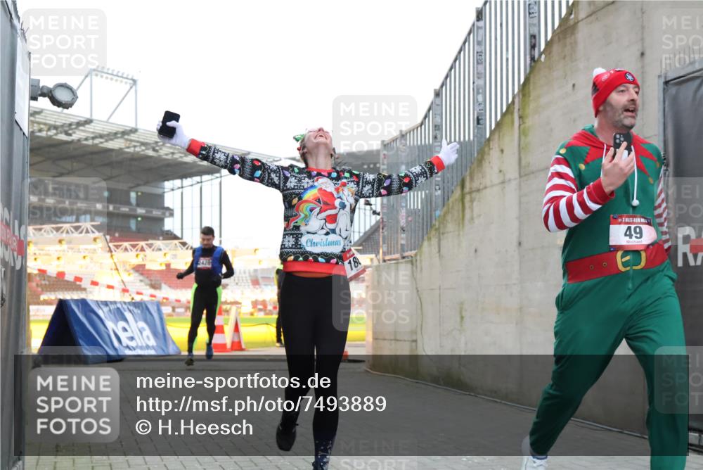 08.12.2024 - St. Pauli X-Mass-Run No. 14 H.Heesch http://msf.ph/oto/7493889 08.12.2024 09:58:48 Ziel 55, 802, 880, 1075, 1080, 2984, 3109, 49, 832, 1864, 2428 meine-sportfotos.de