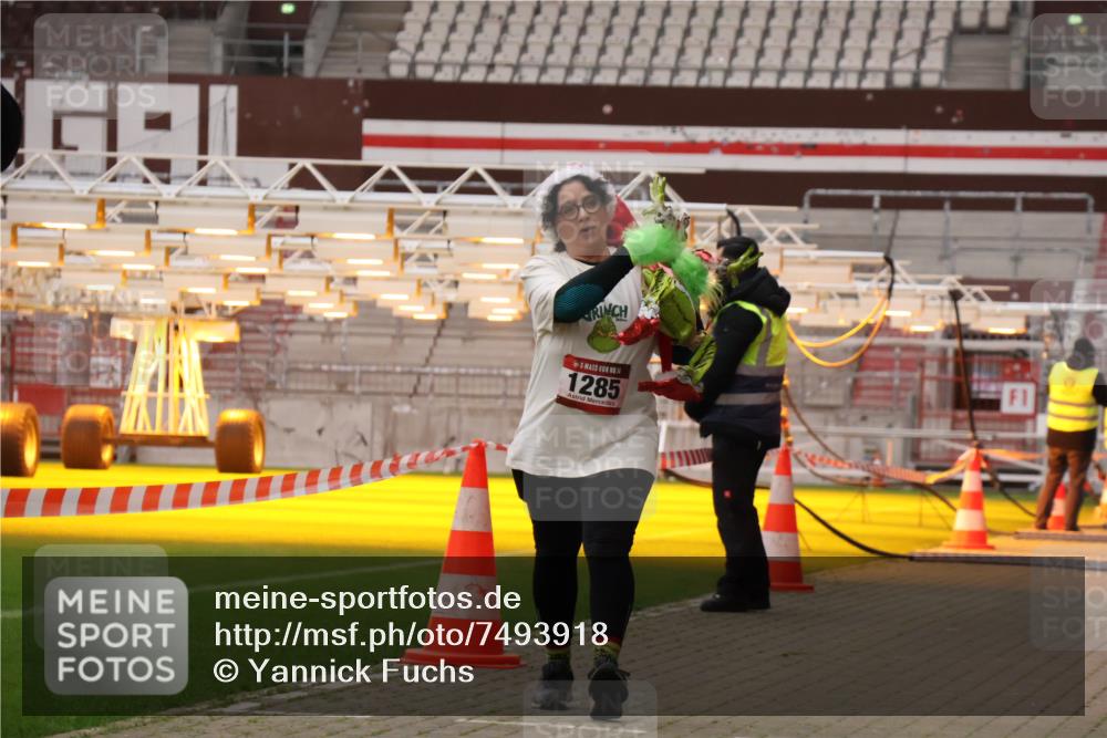 08.12.2024 - St. Pauli X-Mass-Run No. 14 Yannick Fuchs http://msf.ph/oto/7493918 08.12.2024 10:52:40 Ziel 2304 meine-sportfotos.de