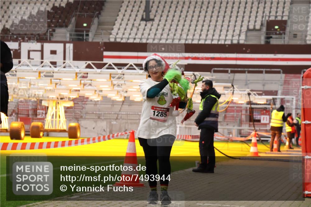 08.12.2024 - St. Pauli X-Mass-Run No. 14 Yannick Fuchs http://msf.ph/oto/7493944 08.12.2024 10:52:41 Ziel 2304 meine-sportfotos.de