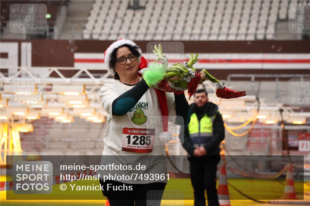 08.12.2024 - St. Pauli X-Mass-Run No. 14 Yannick Fuchs http://msf.ph/oto/7493961 08.12.2024 10:52:42 Ziel 1285, 2304 meine-sportfotos.de