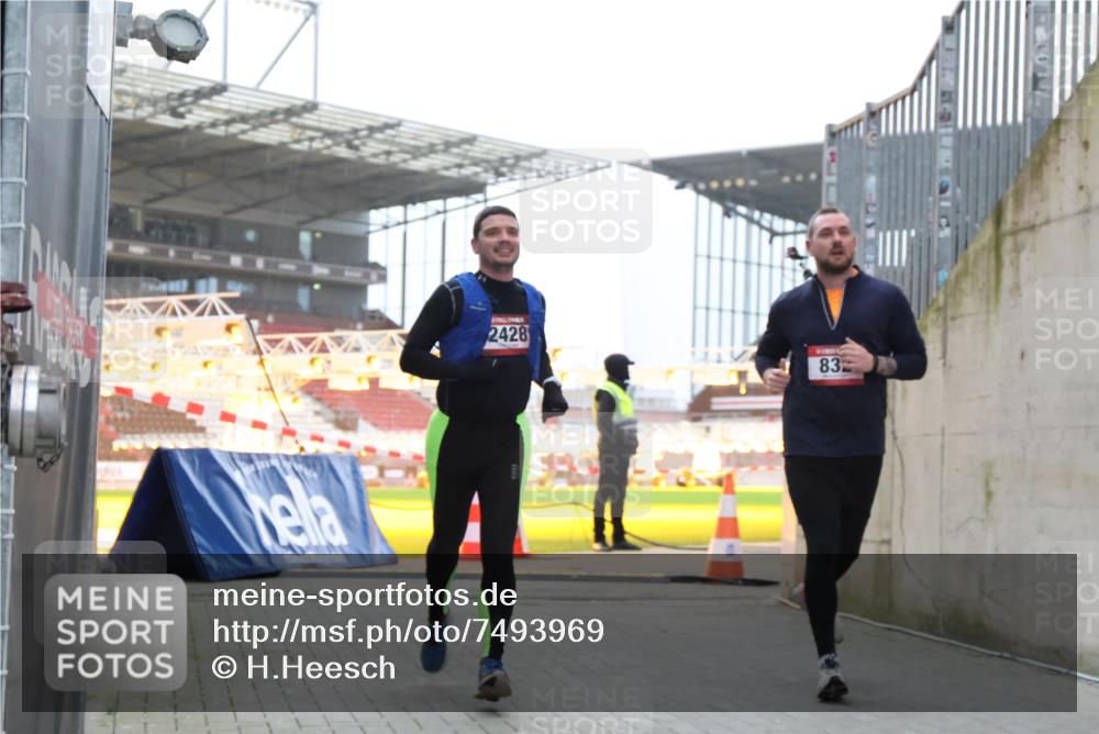 08.12.2024 - St. Pauli X-Mass-Run No. 14 H.Heesch http://msf.ph/oto/7493969 08.12.2024 09:58:50 Ziel 49, 802, 880, 1864, 2428, 2984, 3109, 49, 832, 1105, 1119, 1864, 2428 meine-sportfotos.de