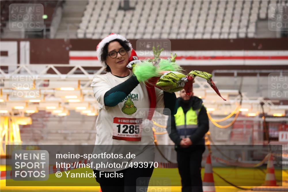 08.12.2024 - St. Pauli X-Mass-Run No. 14 Yannick Fuchs http://msf.ph/oto/7493970 08.12.2024 10:52:42 Ziel 1285, 2304 meine-sportfotos.de