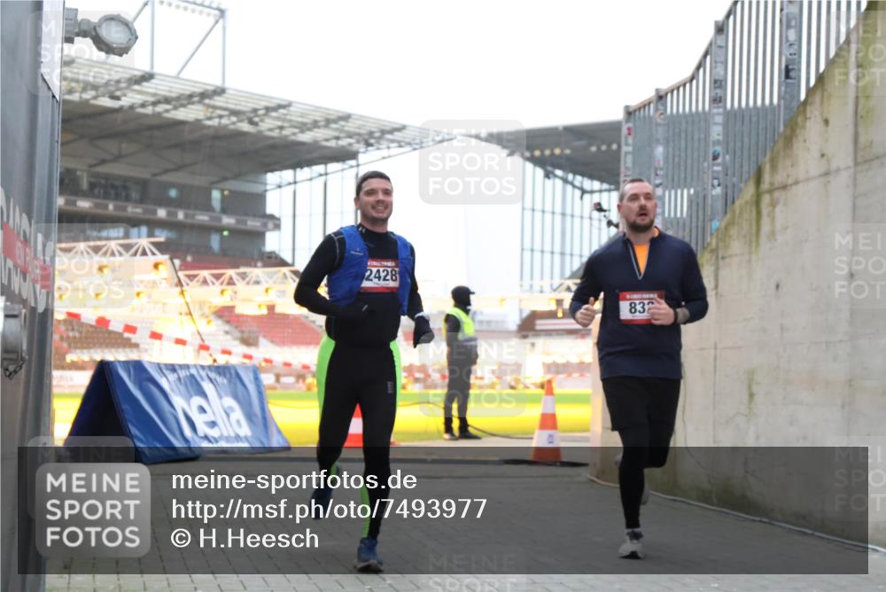 08.12.2024 - St. Pauli X-Mass-Run No. 14 H.Heesch http://msf.ph/oto/7493977 08.12.2024 09:58:50 Ziel 49, 802, 880, 1864, 2428, 2984, 3109, 49, 832, 1105, 1119, 1864, 2428 meine-sportfotos.de