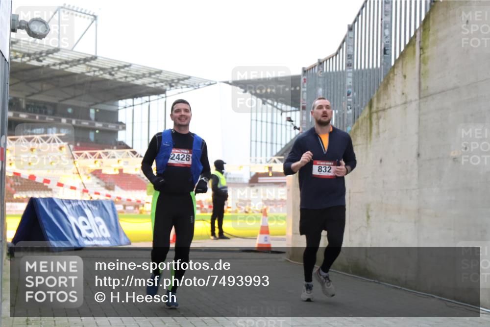 08.12.2024 - St. Pauli X-Mass-Run No. 14 H.Heesch http://msf.ph/oto/7493993 08.12.2024 09:58:50 Ziel 49, 802, 880, 1864, 2428, 2984, 3109, 49, 832, 1105, 1119, 1864, 2428 meine-sportfotos.de