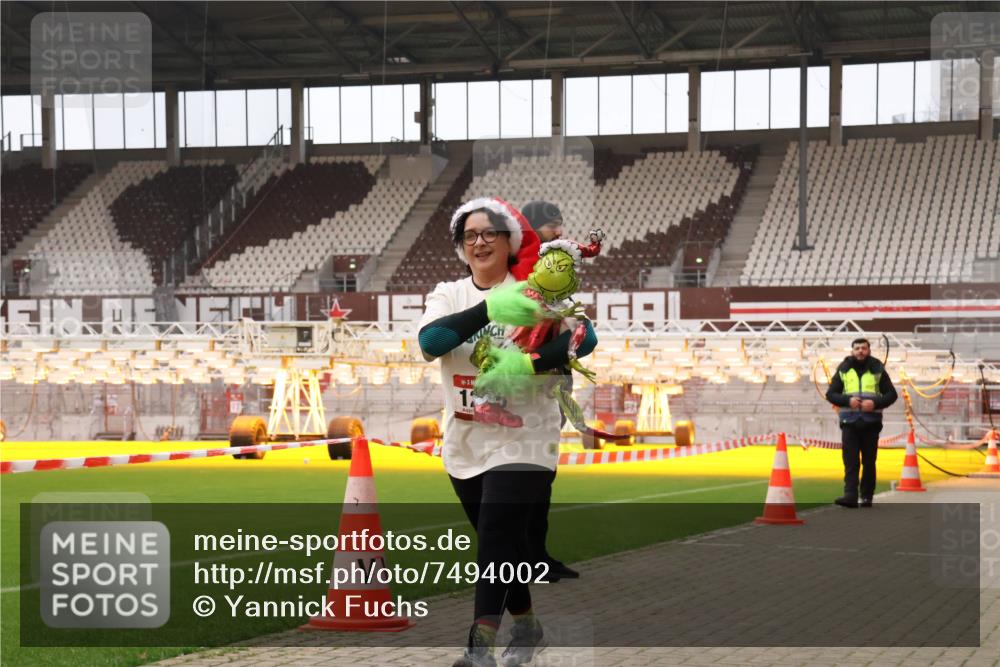 08.12.2024 - St. Pauli X-Mass-Run No. 14 Yannick Fuchs http://msf.ph/oto/7494002 08.12.2024 10:52:45 Ziel 1285 meine-sportfotos.de