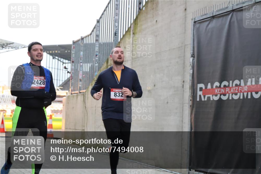 08.12.2024 - St. Pauli X-Mass-Run No. 14 H.Heesch http://msf.ph/oto/7494008 08.12.2024 09:58:51 Ziel 49, 802, 832, 880, 1864, 2428, 2984, 3109, 49, 832, 1105, 1119, 1864, 2428 meine-sportfotos.de
