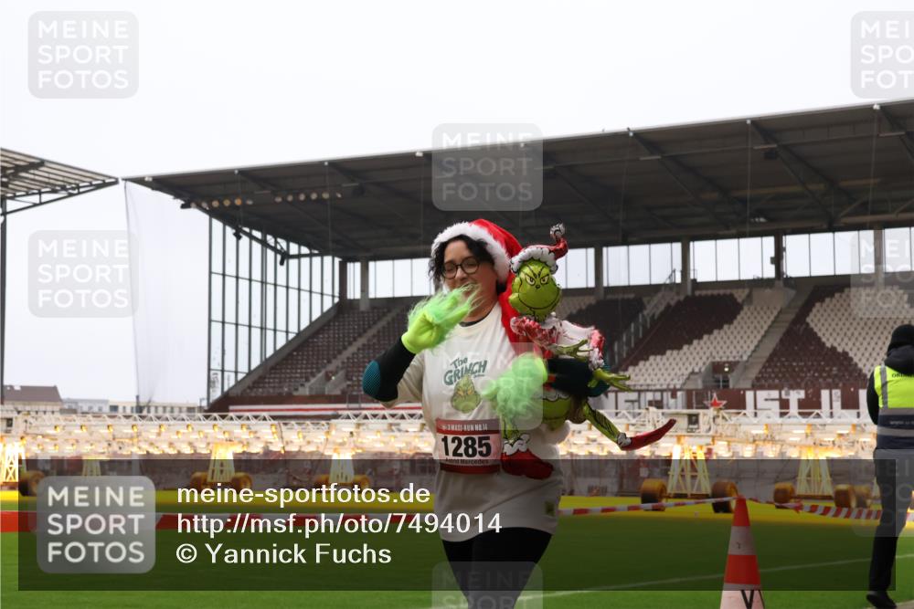 08.12.2024 - St. Pauli X-Mass-Run No. 14 Yannick Fuchs http://msf.ph/oto/7494014 08.12.2024 10:52:47 Ziel 1285 meine-sportfotos.de
