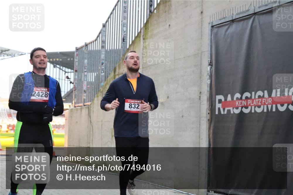 08.12.2024 - St. Pauli X-Mass-Run No. 14 H.Heesch http://msf.ph/oto/7494016 08.12.2024 09:58:51 Ziel 49, 802, 832, 880, 1864, 2428, 2984, 3109, 49, 832, 1105, 1119, 1864, 2428 meine-sportfotos.de