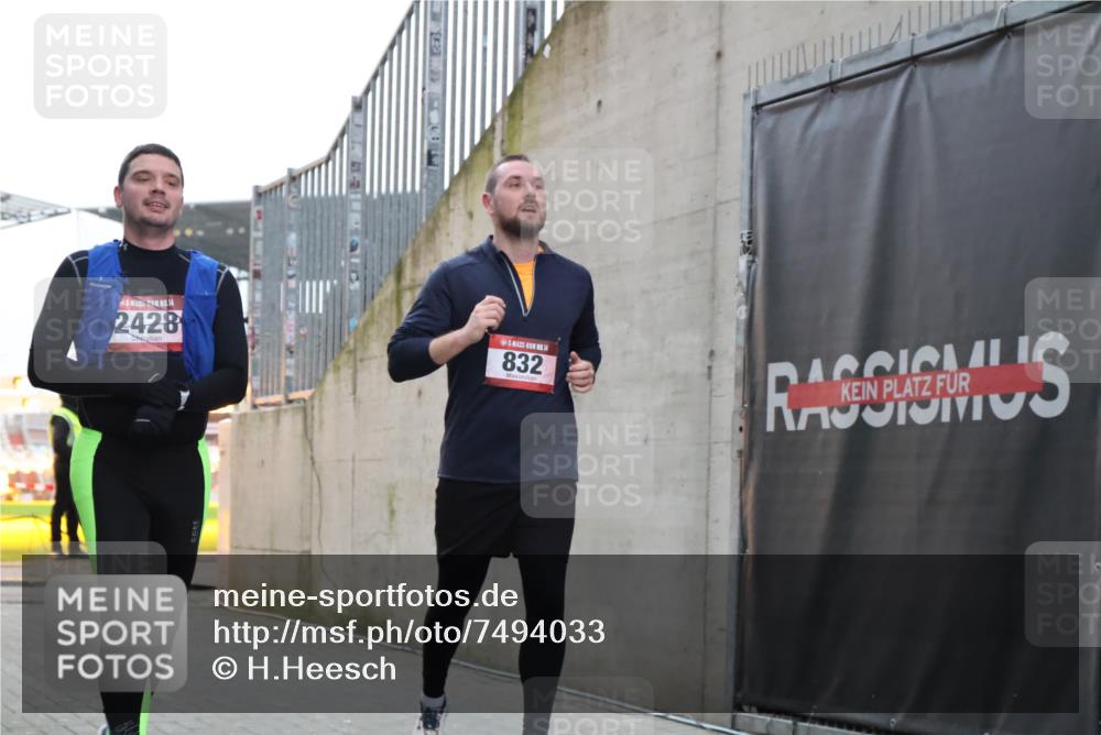 08.12.2024 - St. Pauli X-Mass-Run No. 14 H.Heesch http://msf.ph/oto/7494033 08.12.2024 09:58:51 Ziel 49, 802, 832, 880, 1864, 2428, 2984, 3109, 49, 832, 1105, 1119, 1864, 2428 meine-sportfotos.de