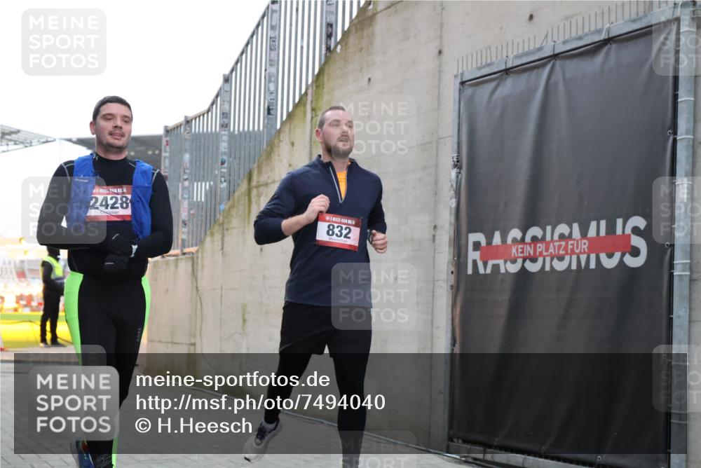 08.12.2024 - St. Pauli X-Mass-Run No. 14 H.Heesch http://msf.ph/oto/7494040 08.12.2024 09:58:51 Ziel 49, 802, 832, 880, 1864, 2428, 2984, 3109, 49, 832, 1105, 1119, 1864, 2428 meine-sportfotos.de