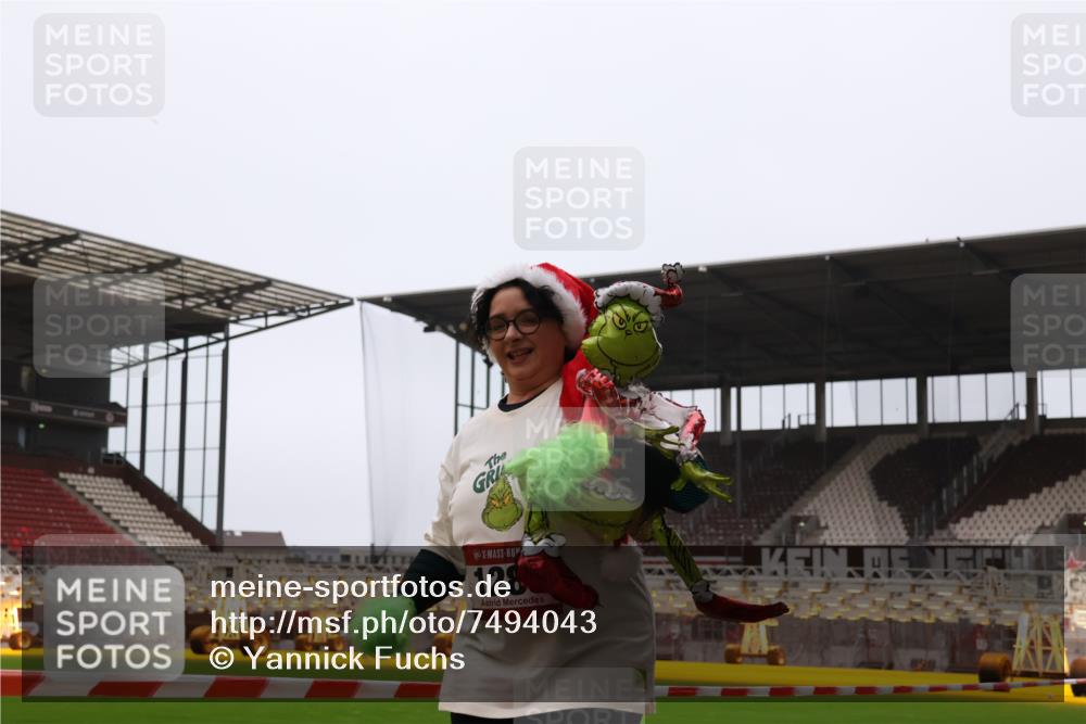 08.12.2024 - St. Pauli X-Mass-Run No. 14 Yannick Fuchs http://msf.ph/oto/7494043 08.12.2024 10:52:47 Ziel 1285 meine-sportfotos.de