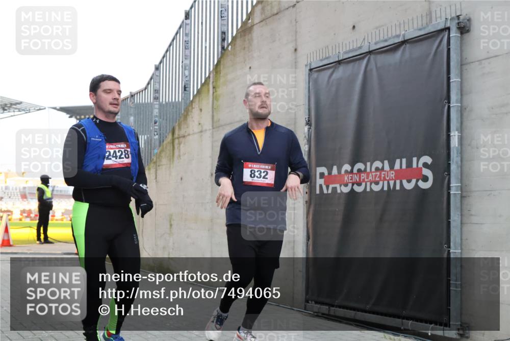 08.12.2024 - St. Pauli X-Mass-Run No. 14 H.Heesch http://msf.ph/oto/7494065 08.12.2024 09:58:51 Ziel 49, 802, 832, 880, 1864, 2428, 2984, 3109, 49, 832, 1105, 1119, 1864, 2428 meine-sportfotos.de
