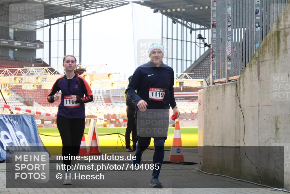 08.12.2024 - St. Pauli X-Mass-Run No. 14 H.Heesch http://msf.ph/oto/7494085 08.12.2024 09:58:56 Ziel 49, 802, 832, 1864, 2428, 2984, 3109, 111, 1105, 1119, 2722 meine-sportfotos.de