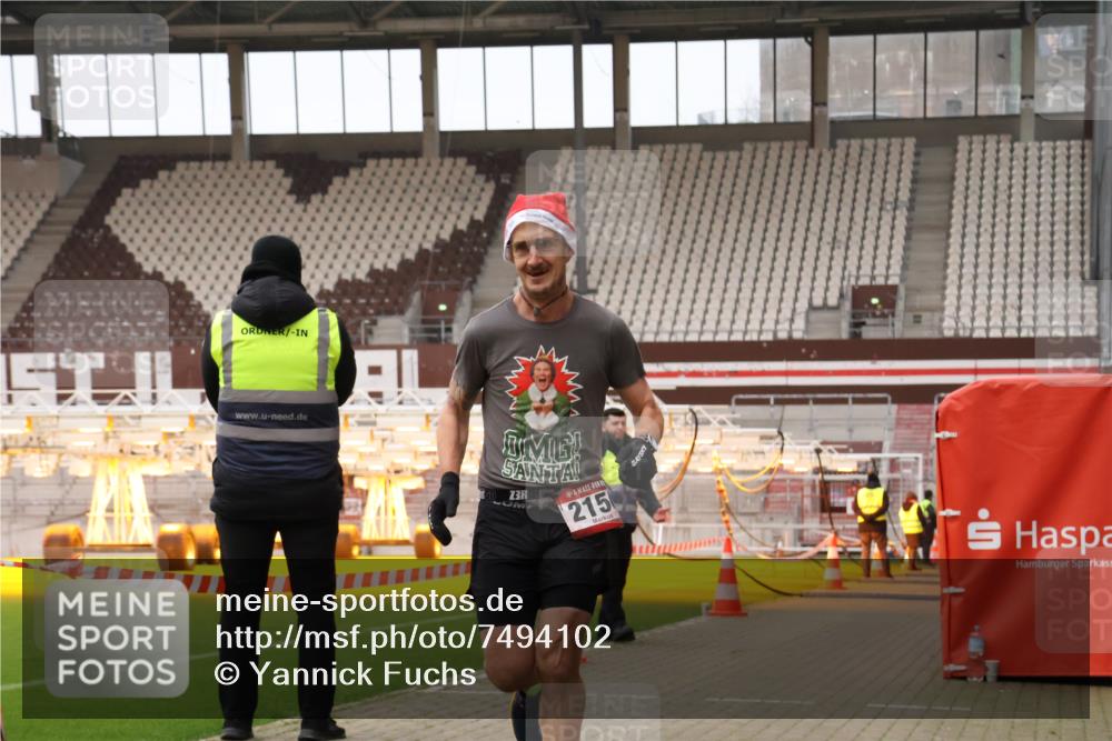 08.12.2024 - St. Pauli X-Mass-Run No. 14 Yannick Fuchs http://msf.ph/oto/7494102 08.12.2024 10:52:57 Ziel 1285 meine-sportfotos.de
