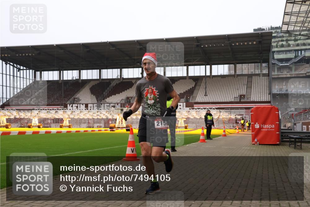08.12.2024 - St. Pauli X-Mass-Run No. 14 Yannick Fuchs http://msf.ph/oto/7494105 08.12.2024 10:52:58 Ziel 1285 meine-sportfotos.de