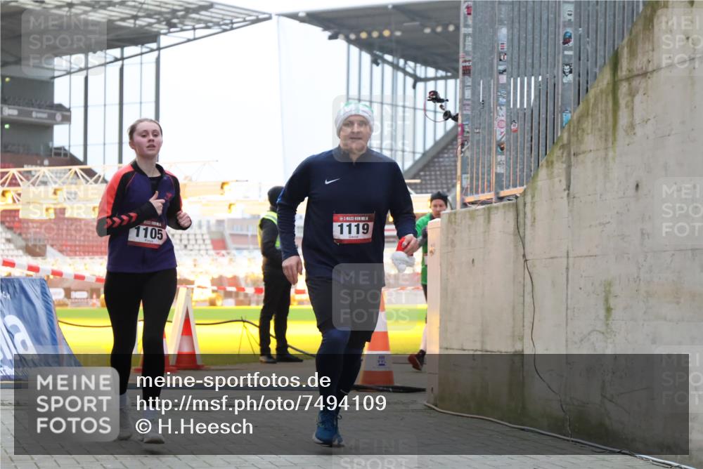 08.12.2024 - St. Pauli X-Mass-Run No. 14 H.Heesch http://msf.ph/oto/7494109 08.12.2024 09:58:56 Ziel 49, 802, 832, 1864, 2428, 2984, 3109, 111, 1105, 1119, 2722 meine-sportfotos.de