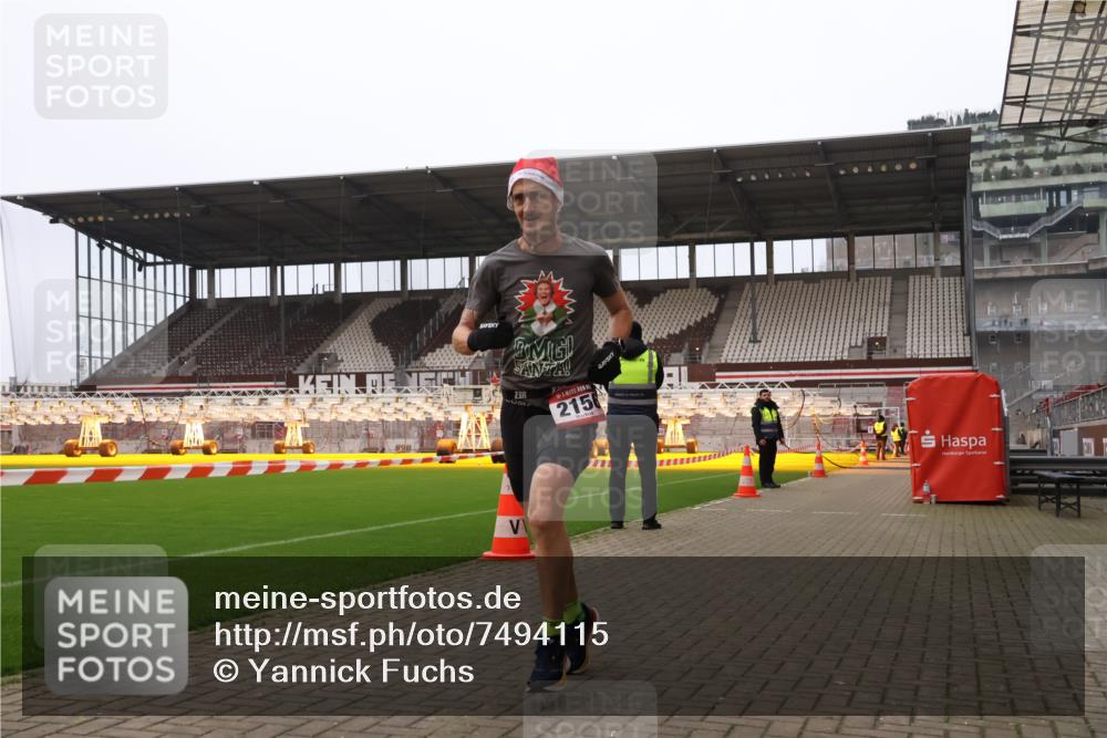 08.12.2024 - St. Pauli X-Mass-Run No. 14 Yannick Fuchs http://msf.ph/oto/7494115 08.12.2024 10:52:59 Ziel 1285 meine-sportfotos.de