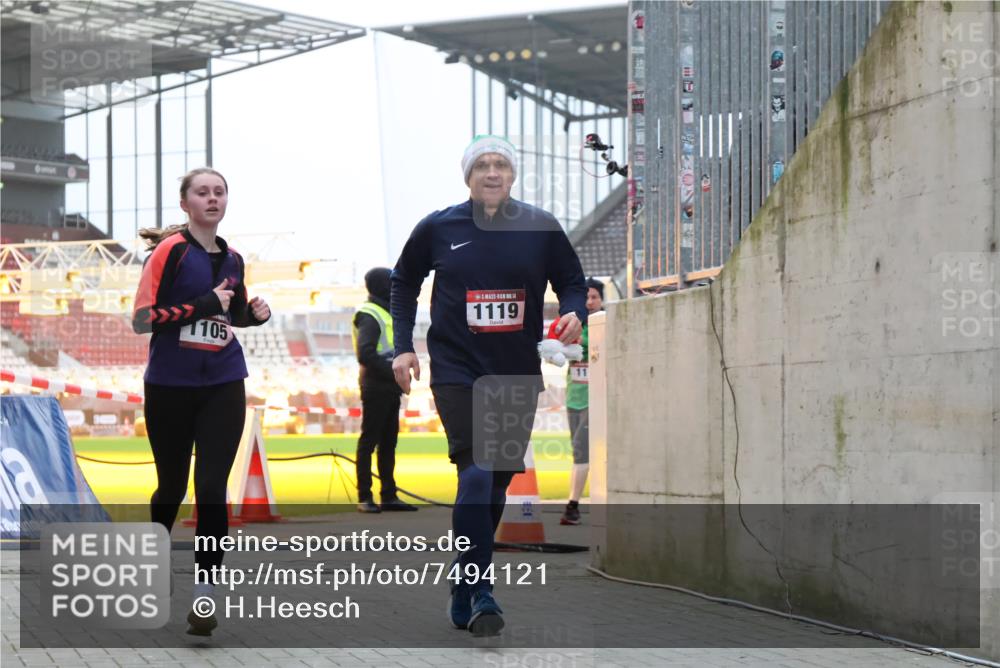 08.12.2024 - St. Pauli X-Mass-Run No. 14 H.Heesch http://msf.ph/oto/7494121 08.12.2024 09:58:56 Ziel 49, 802, 832, 1864, 2428, 2984, 3109, 111, 1105, 1119, 2722 meine-sportfotos.de
