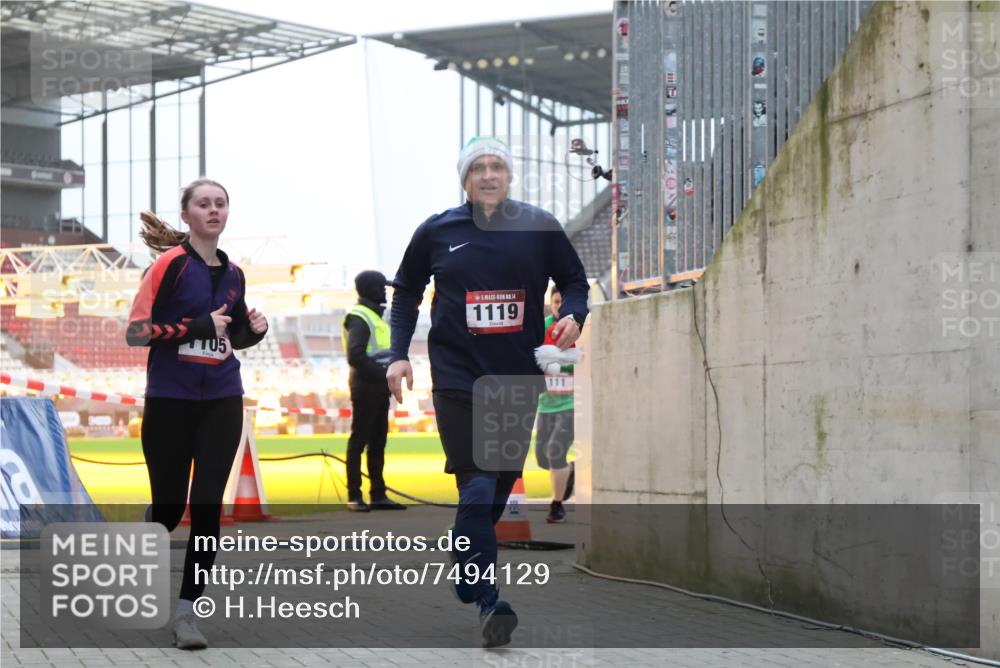 08.12.2024 - St. Pauli X-Mass-Run No. 14 H.Heesch http://msf.ph/oto/7494129 08.12.2024 09:58:56 Ziel 49, 802, 832, 1864, 2428, 2984, 3109, 111, 1105, 1119, 2722 meine-sportfotos.de