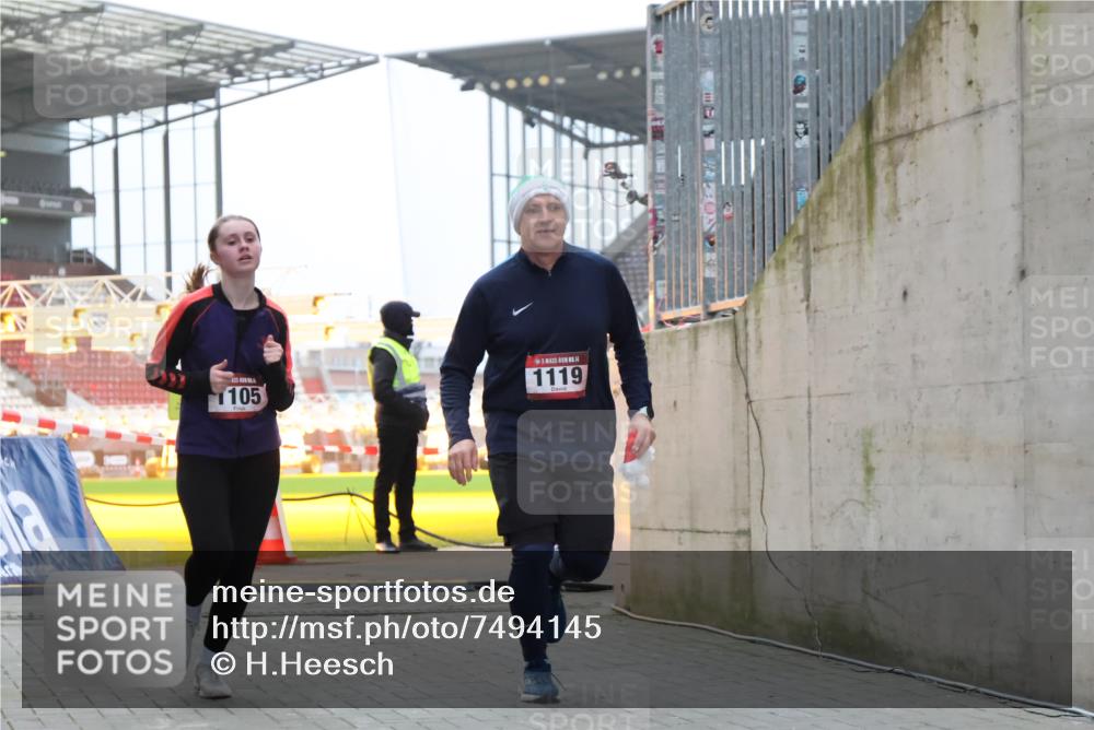 08.12.2024 - St. Pauli X-Mass-Run No. 14 H.Heesch http://msf.ph/oto/7494145 08.12.2024 09:58:56 Ziel 49, 802, 832, 1864, 2428, 2984, 3109, 111, 1105, 1119, 2722 meine-sportfotos.de