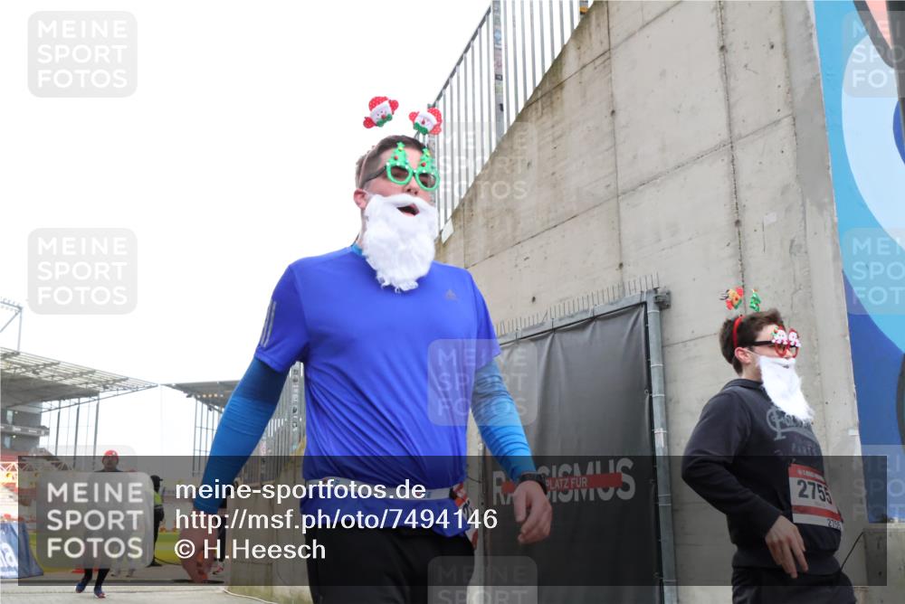 08.12.2024 - St. Pauli X-Mass-Run No. 14 H.Heesch http://msf.ph/oto/7494146 08.12.2024 10:07:05 Ziel 621, 698, 795, 885, 890, 1424, 1786, 2003, 2751, 2755, 3259, 719, 1940, 2003, 2062, 2755, 3083, 3337, 3343 meine-sportfotos.de