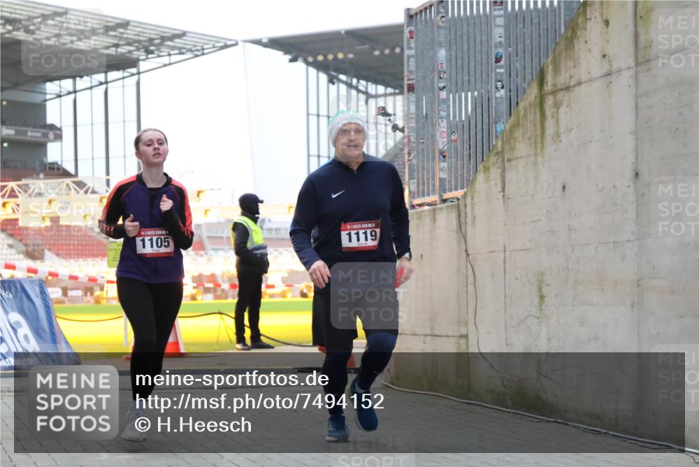 08.12.2024 - St. Pauli X-Mass-Run No. 14 H.Heesch http://msf.ph/oto/7494152 08.12.2024 09:58:56 Ziel 49, 802, 832, 1864, 2428, 2984, 3109, 111, 1105, 1119, 2722 meine-sportfotos.de