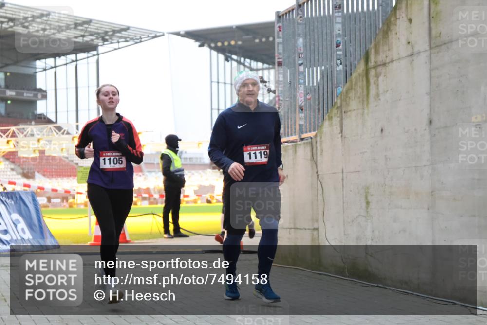 08.12.2024 - St. Pauli X-Mass-Run No. 14 H.Heesch http://msf.ph/oto/7494158 08.12.2024 09:58:56 Ziel 49, 802, 832, 1864, 2428, 2984, 3109, 111, 1105, 1119, 2722 meine-sportfotos.de