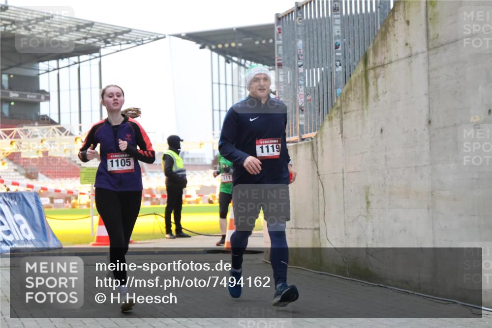 08.12.2024 - St. Pauli X-Mass-Run No. 14 H.Heesch http://msf.ph/oto/7494162 08.12.2024 09:58:56 Ziel 49, 802, 832, 1864, 2428, 2984, 3109, 111, 1105, 1119, 2722 meine-sportfotos.de